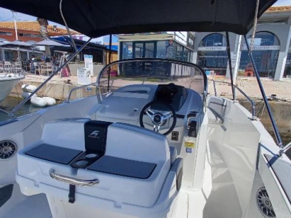 Karnic 2251 - Day Cruiser