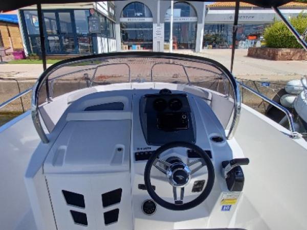 Karnic 2251 - Day Cruiser